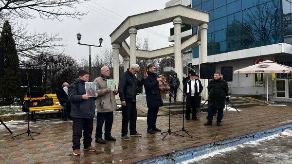 В Комрате начинается митинг: люди недовольны отношением Кишинева к правам и полномочиям автономии Гагаузии - Sputnik Молдова