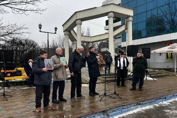 В Комрате начинается митинг: люди недовольны отношением Кишинева к правам и полномочиям автономии Гагаузии - Sputnik Молдова