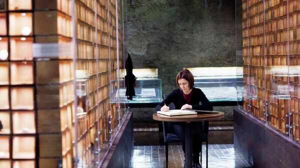 В Польше Санду посетила музей Катынской трагедии в Варшаве - Sputnik Молдова