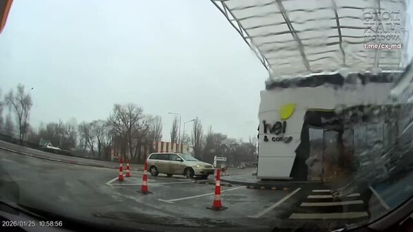 Alte două „istorii lunecoase” de azi, publicate de Стопхам Молдова - Sputnik Moldova