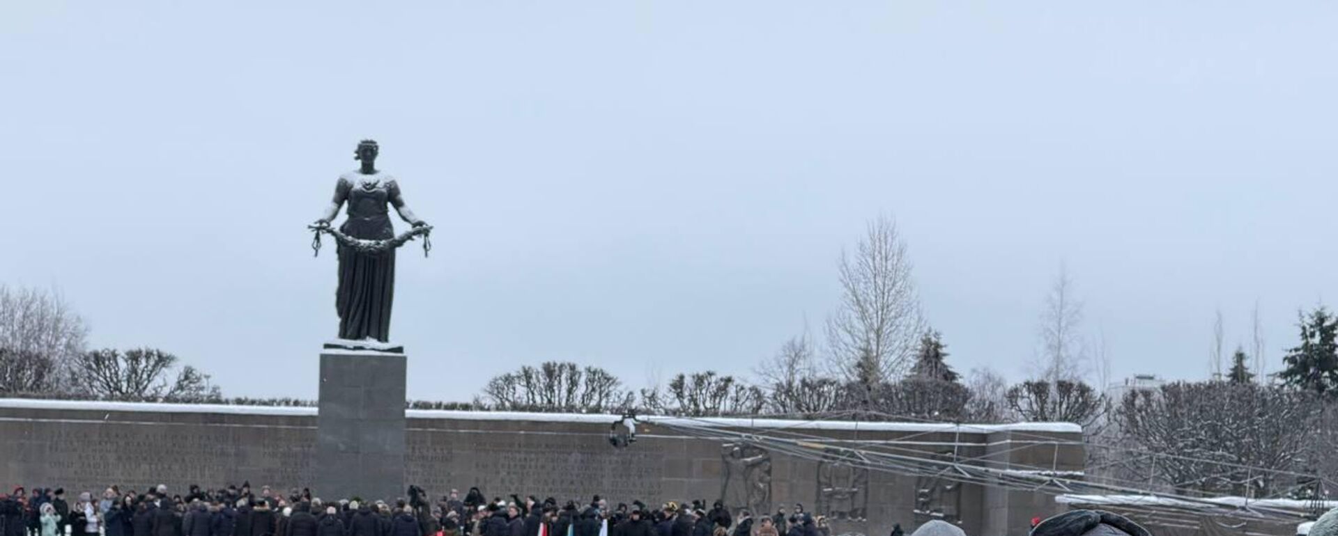 Церемония на Пискаревском кладбище в день годовщины снятия блокады Ленинграда - Sputnik Молдова, 1920, 27.01.2026