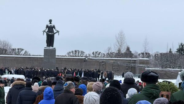 Церемония на Пискаревском кладбище в день годовщины снятия блокады Ленинграда - Sputnik Молдова