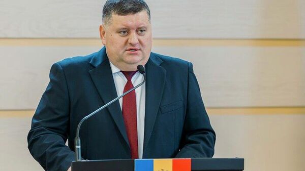 PAS оставила граждан один на один с тарифами, бедностью и экономическим кризисом, заявил сегодня на брифинге депутат-социалист Петр Бурдужа - Sputnik Молдова