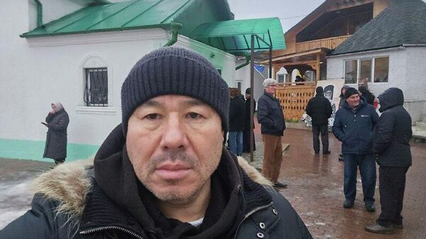 Deputatul PSRM Bogdan Țîrdea anunță că a fost azi la Dereneu și a susținut enoriașii din această localitate, care au ieșit să-și apere biserica - Sputnik Moldova