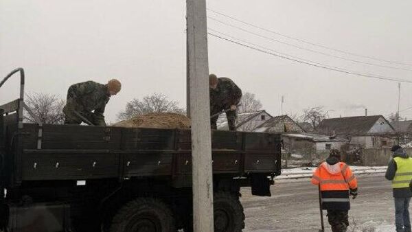 Военнослужащие Национальной армии были задействованы во вторник в ликвидации последствий непогоды - Sputnik Молдова