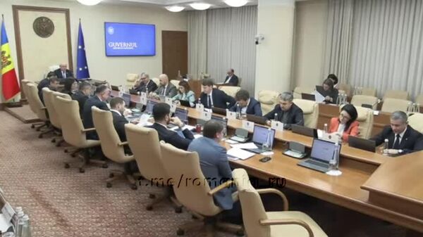 Буднично, в рабочем порядке, правительство Молдовы повысило зарплаты в МВД, Центре и новом Национальном центре по управлению кризисами - Sputnik Молдова