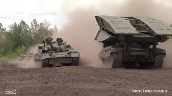 Podul universal de tancuri MTU-90M a fost prezentat de Rostec - Sputnik Moldova