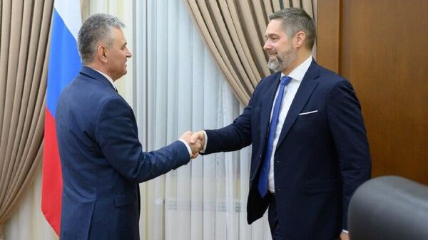Лидер Приднестровья Вадим Красносельский встретился с заместителем помощника госсекретаря США по Восточной Европе Кристофером Смитом - Sputnik Молдова