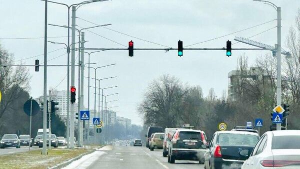 Poliția afirmă că alimentarea cu energie electrică a fost restabilită, iar semafoarele revin treptat la regimul normal de funcționare - Sputnik Moldova