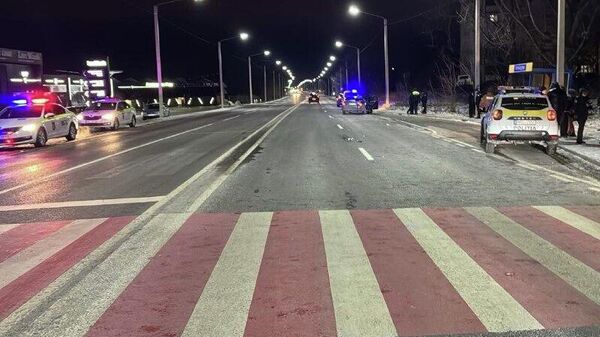 În această seară, în jurul orei 19:00, Poliția din Strășeni a fost sesizată despre producerea unui grav accident rutier pe traseul R-1, km 22+500 m, în direcția spre Chișinău, soldat cu tamponare de pietoni - Sputnik Moldova