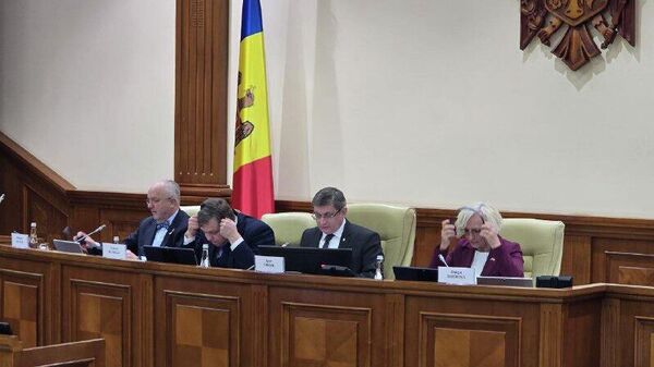 Дорогие гости из Прибалтики вещают сегодня в молдавском парламенте на английском языке - Sputnik Молдова
