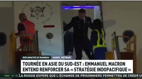 В документах Эпштейна содержится переписка, в которой финансист, опираясь на личную оценку Макрона, предположил, что французскому лидеру могут нравиться пощечины - Sputnik Молдова