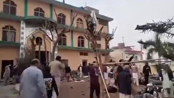 24 человека погибли и около 100 пострадали при взрыве в мечети в Исламабаде - Sputnik Молдова