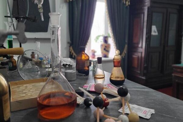 Сегодня день рождения у самого знаменитого химика из Тирасполя: Николая Дмитриевича Зелинского, всемирно известного изобретателя противогаза - Sputnik Молдова