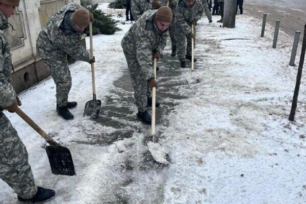 Echipele de intervenție ale Armatei Naționale vor fi astăzi pe teren pentru a sprijini autoritățile locale în condițiile de polei și lapoviță - Sputnik Молдова