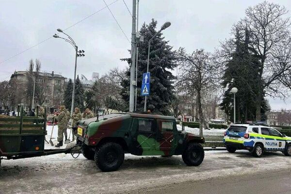Echipele de intervenție ale Armatei Naționale vor fi astăzi pe teren pentru a sprijini autoritățile locale în condițiile de polei și lapoviță - Sputnik Молдова
