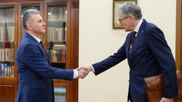 La Tiraspol a avut loc o întrevedere între Vadim Krasnoselski și ambasadorul Canadei, Gavin Buchan, (ambasadorul Canadei în Republica Moldova, acreditat cu sediul la București, România) care a vizitat pentru prima dată Transnistria - Sputnik Moldova