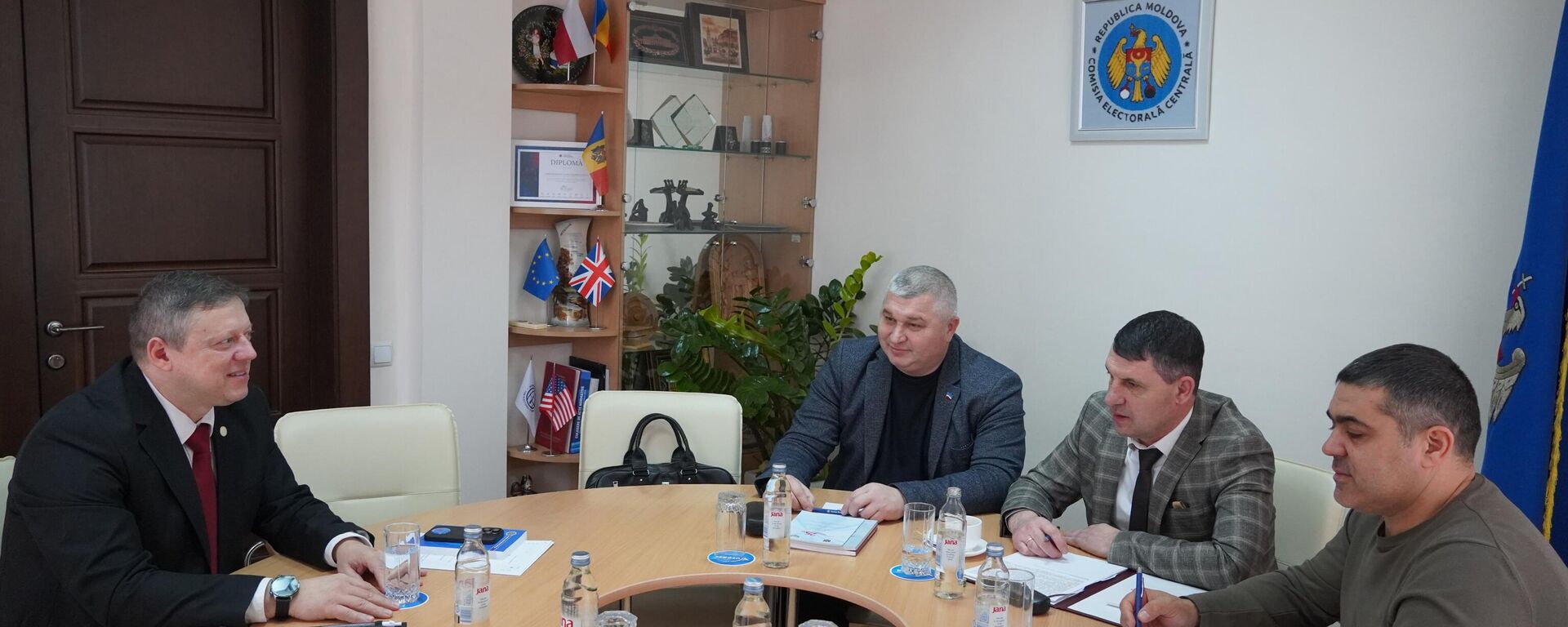 Депутаты Народного собрания Гагаузии на встрече с руководством и ЦИК Молдовы - Sputnik Молдова, 1920, 10.02.2026