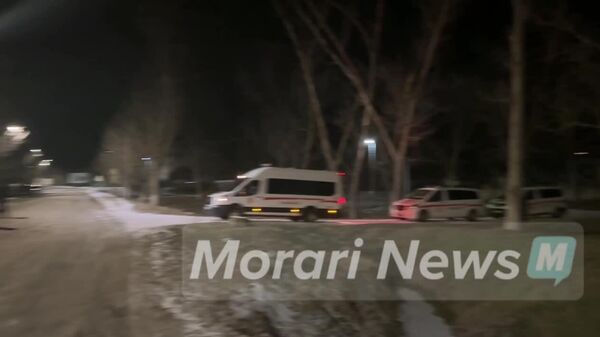 К настоящему моменту вблизи церкви в селе Деренеу дежурят четыре микроавтобуса карабинеров и несколько экипажей полиции - Sputnik Молдова