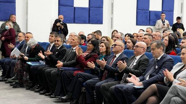 Президентка Санду сегодня в столице Гагаузии — участвует в торжественном мероприятии, посвященном 35-летию Комратского госуниверситета - Sputnik Молдова