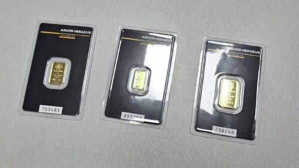 Polițiștii de frontieră și funcționarii vamali au depistat lingouri cu masa totală de aproximativ 9 grame asupra unui bărbat de 44 de ani, care intra în Republica Moldova din Lituania - Sputnik Moldova