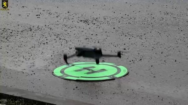 Poliția anunță că în doar trei ore, polițiștii din Orhei au sancționat peste 20 de șoferi, surprinși folosind telefonul în timpul conducerii - Sputnik Moldova