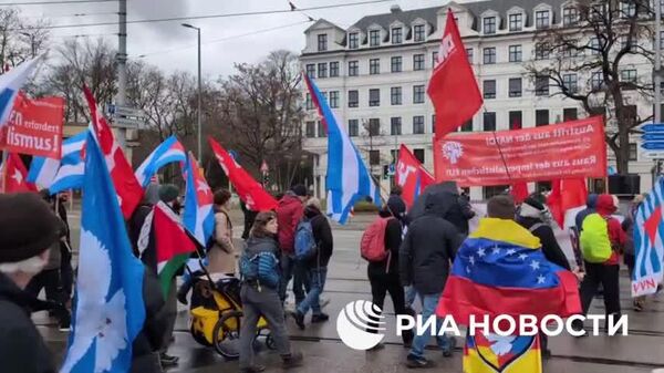 В Мюнхене сегодня крупная демонстрация против проходящей в городе конференции по безопасности и альянса НАТО - Sputnik Молдова