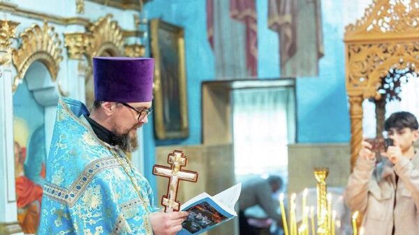 O slujbă la praznicul Întâmpinării Domnului a avut loc la Biserica Adormirii Maicii Domnului din satul Dereneu, raionul Călărași - Sputnik Moldova
