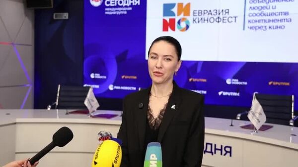 Запрос на кино, которое транслирует объединение народов, сохранение традиционных ценностей и защиту исторической правды, есть во всем мире, заявила председатель Совета АНО Евразия, депутат Госдумы РФ Алена Аршинова - Sputnik Молдова
