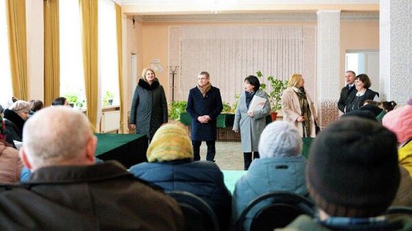 Пожилые жители деревни Кобыльня Шолданештского района проводят свободное время в общественном центре, где вместе общаются, поют, готовят, занимаются спортом, радостно сообщает спикер парламента Молдовы Игорь Гросу - Sputnik Молдова