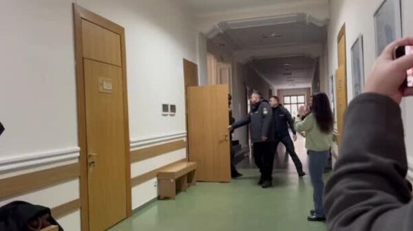 Плахотнюка доставили на судебное заседание для допроса - Sputnik Молдова