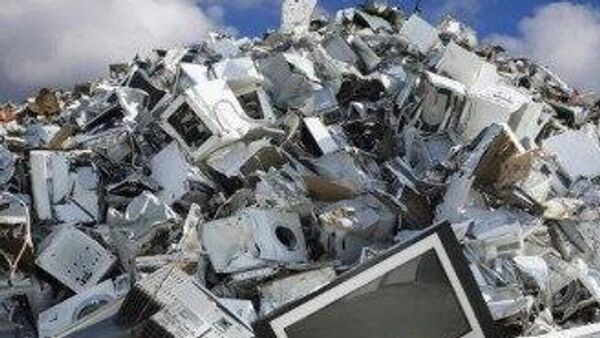 Мало кто знает, что в тонне электронного мусора может содержаться от 250 г до 5 кг серебра, от 25 г до 1 кг золота, 5–40 г платины, 5–100 г палладия - Sputnik Молдова