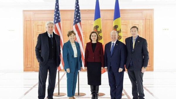 Президент Санду и премьер Мунтяну провели встречу с сенаторами США в Молдове - Sputnik Молдова