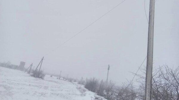 Din cauza vremii nefavorabile, peste 4 mii de consumatori au rămas fără electricitate în mai multe raioane din Moldova până la ora 13:30 - Sputnik Moldova