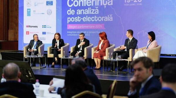 Спикер парламента Молдовы Игорь Гросу на проходящей конференции ЦИК, посвященной анализу прошедших в стране электоральных циклов христом-богом просил сограждан защищать демократию и электорат от кибератак, дезинформации, иностранного влияния и подкупа избирателей - Sputnik Молдова