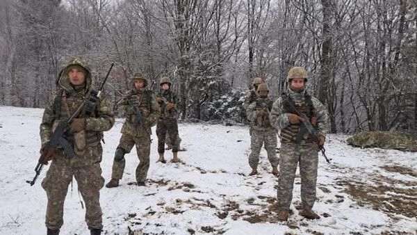 În inima Munții Apuseni, la Cabana Brădeț (aflată la o altitudine de 1300 de metri), cercetașii din Brigada 9 Mecanizată „Mărășești”, alături de militarii din Brigada Infanterie Motorizată „Moldova” (cu baza la Bălți, Republica Moldova), își consolidează abilitățile specifice acțiunilor în mediul montan-împădurit, anunță Ministerul Apărării Naționale a României - Sputnik Moldova