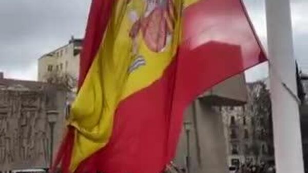 Церемония поднятия флага в Мадриде начиналась, как обычно, торжественно - Sputnik Молдова