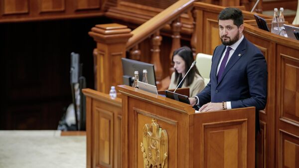 Итоги недели в Молдове: заявление Жунгиету, закон о гражданстве, визит сенаторов - Sputnik Молдова