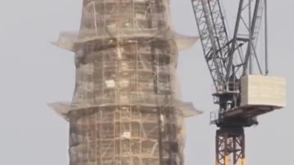 La Barcelona, pe vârful turnului lui Iisus Hristos, partea centrală și cea mai înaltă a bisericii Sagrada Família, a fost instalat ultimul element al crucii - Sputnik Moldova