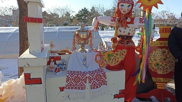 Și în regiunea transnistreană oamenii au petrecut astăzi iarna: cu cântece vesele, dansuri și bunătăți gustoase - Sputnik Moldova