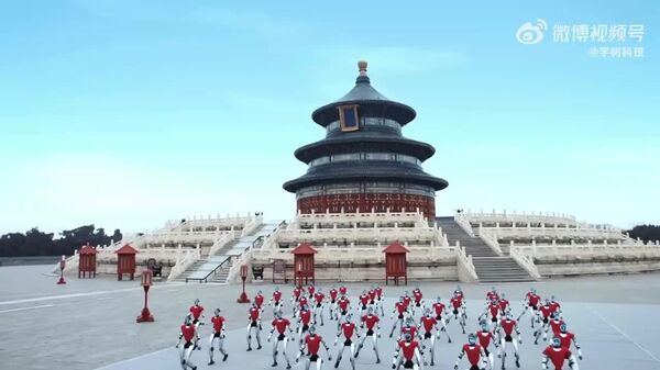 Около 50 роботов устроили шоу боевых искусств у Храма Неба в Пекине - Sputnik Молдова