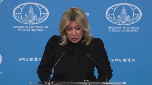 Purtătoarea de cuvânt a Ministerului rus de Externe, Maria Zaharova, a comparat autoritățile din Moldova cu „o valiză cu mâner rupt”, pe care UE o tot trage din ce în ce mai greu, văzând cum investițiile de milioane se risipesc în scheme de corupție Purtătoarea de cuvânt a Ministerului rus de Externe, Maria Zaharova, a comparat autoritățile din Moldova cu „o valiză cu mâner rupt”, pe care UE o tot trage din ce în ce mai greu, văzând cum investițiile de milioane se risipesc în scheme de corupție - Sputnik Moldova