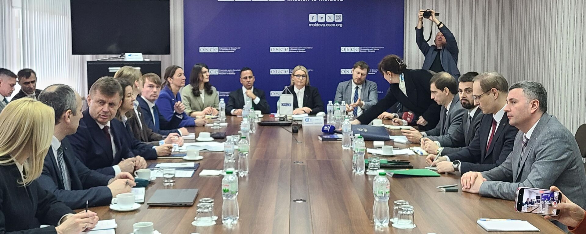 Заседание политических представителей Кишинева и Тирасполя в формате 1+1 - Sputnik Молдова, 1920, 26.02.2026