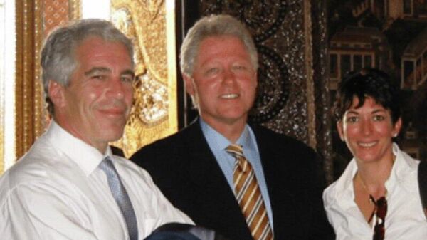 Билл Клинтон, неоднократно посещавщий печально знаменитый остров Эпштейна и летавший туда на его частном самолете с говоряшим названием Lolita Express, утверждает, что он ничего не видел и ничего плохого не делал - Sputnik Молдова