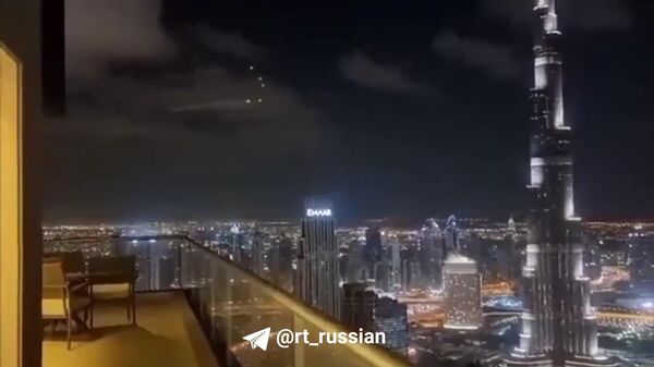 Видео пролета иранских ракет в небе над Дубаем - Sputnik Молдова