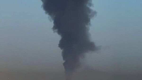 Пожар вспыхнул на американской авиабазе в аэропорту Эрбиль в Ираке после удара Ирана сегодня утром в воскресенье - Sputnik Молдова