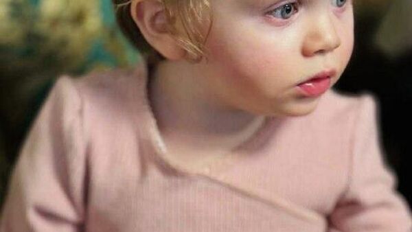 Presa iraniană scrie că Zahra, nepoata de 14 luni a ayatollahului Khamenei, a murit împreună cu bunicul ei și cu alți membri ai familiei în timpul atacului americano-israelian - Sputnik Moldova