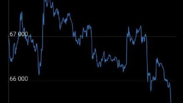Пока фондовые биржи с тревогой ждут открытия, биткоин реагирует очередным падением на фоне событий вокруг Ирана - Sputnik Молдова