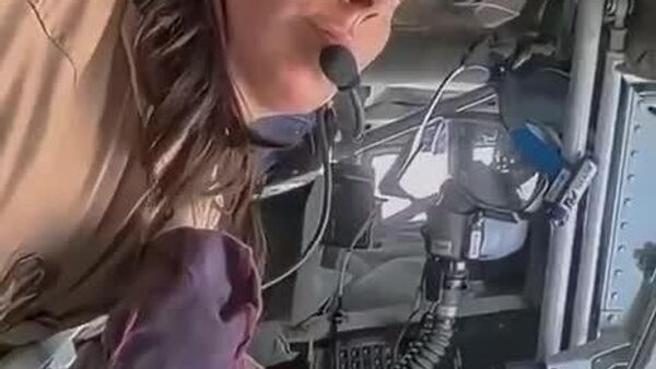 Американские военные показали кадры заправки в воздухе боевых истребителей - Sputnik Молдова