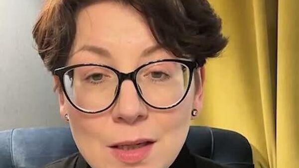 Молдавские политики имеют влияние на международную политику только в качестве статистических данных, считает журналист Елена Пахомова - Sputnik Молдова